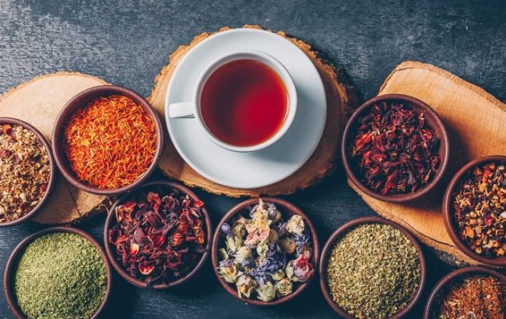 Диетолог назвал самые полезные травяные чаи, способствующие укреплению здоровья