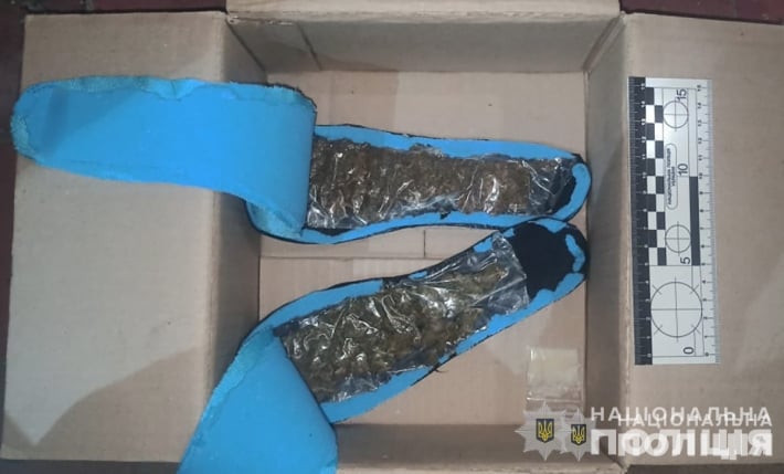Передавав наркотиків ув’язненому «кримінальному авторитету»: у Запоріжжі поліцейські затримали адвоката