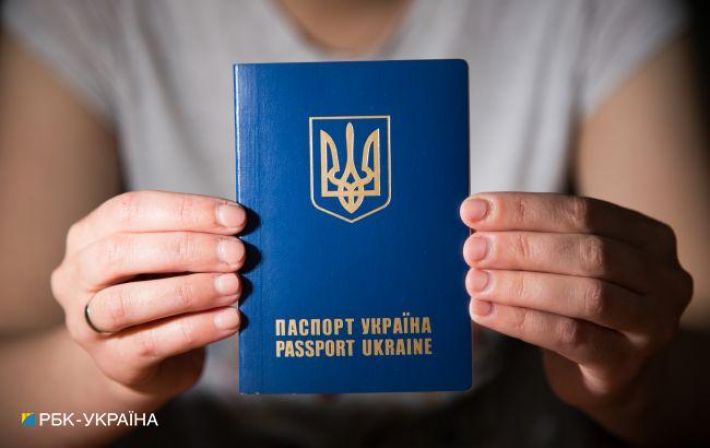 Видача паспортів за кордоном: Рада підтримала важливий законопроект