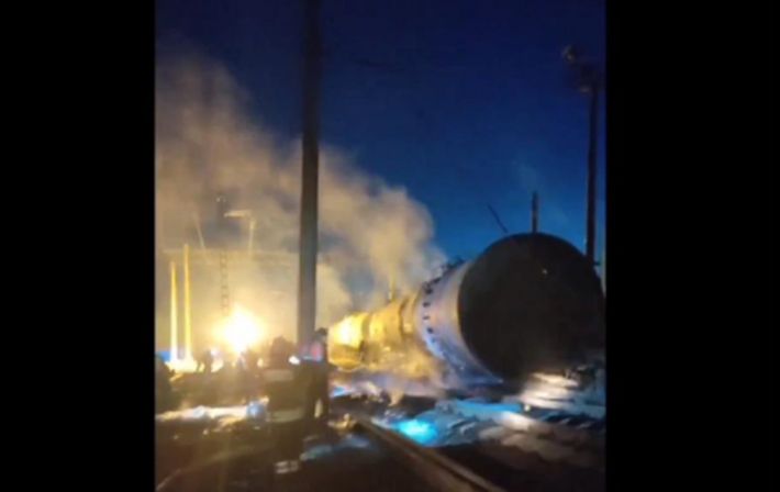 В Ростовской области РФ загорелась цистерна с топливом на железной дороге